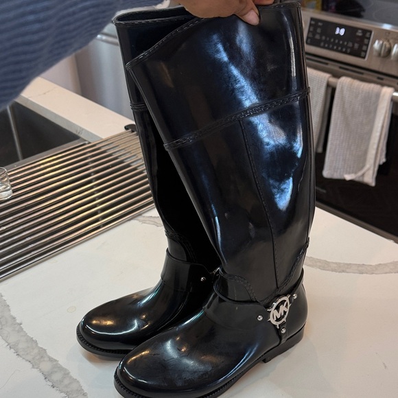 Michael Kors Shiny Black Riding Boots - Picture 4 of 6